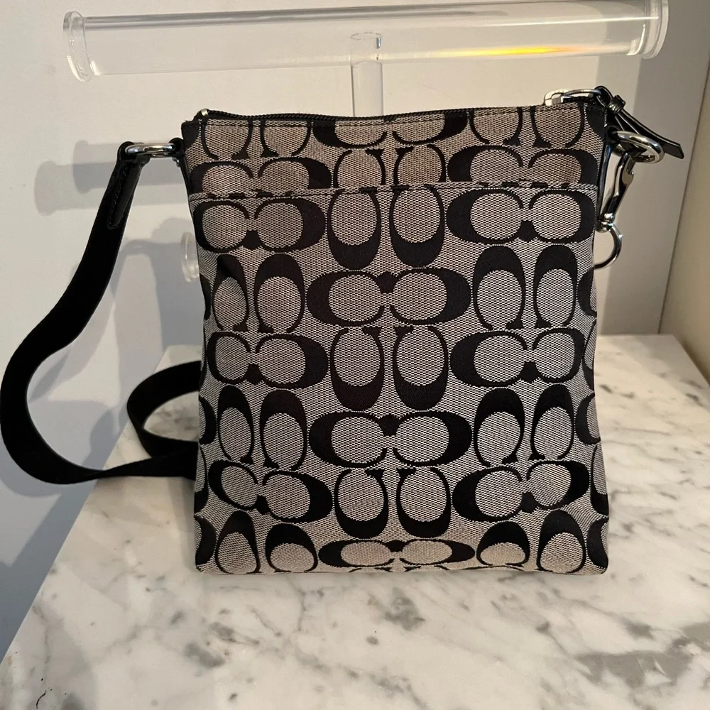 Coach Handbag - Picture 4 of 6